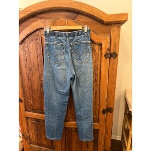Vintage White Tab Levi’s Elastic Waist Jeans Made in USA